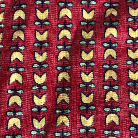 Vintage Child's Apron with Large Pockets, Red and Yellow Floral Pattern - Picture 7 of 7